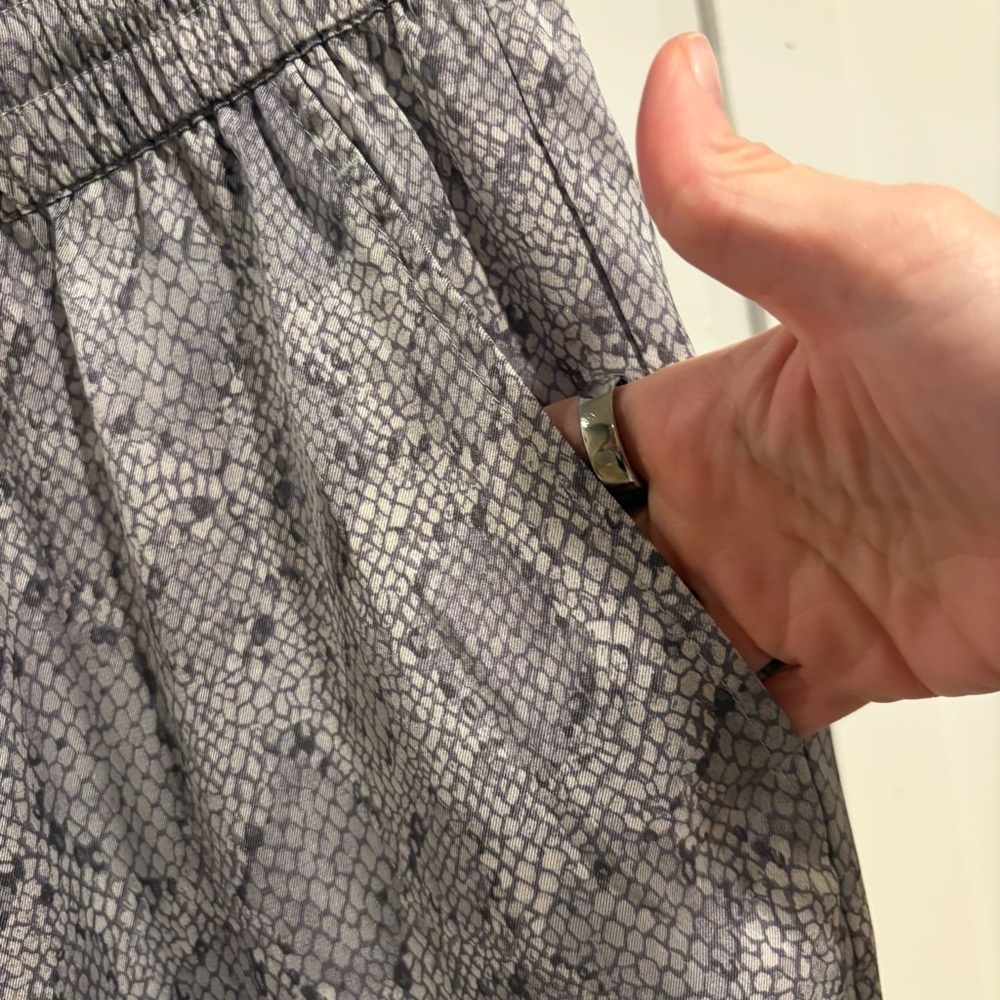 NWT J.McLaughlin Tia Pants Grey Desert Scale size Medium - Picture 7 of 10